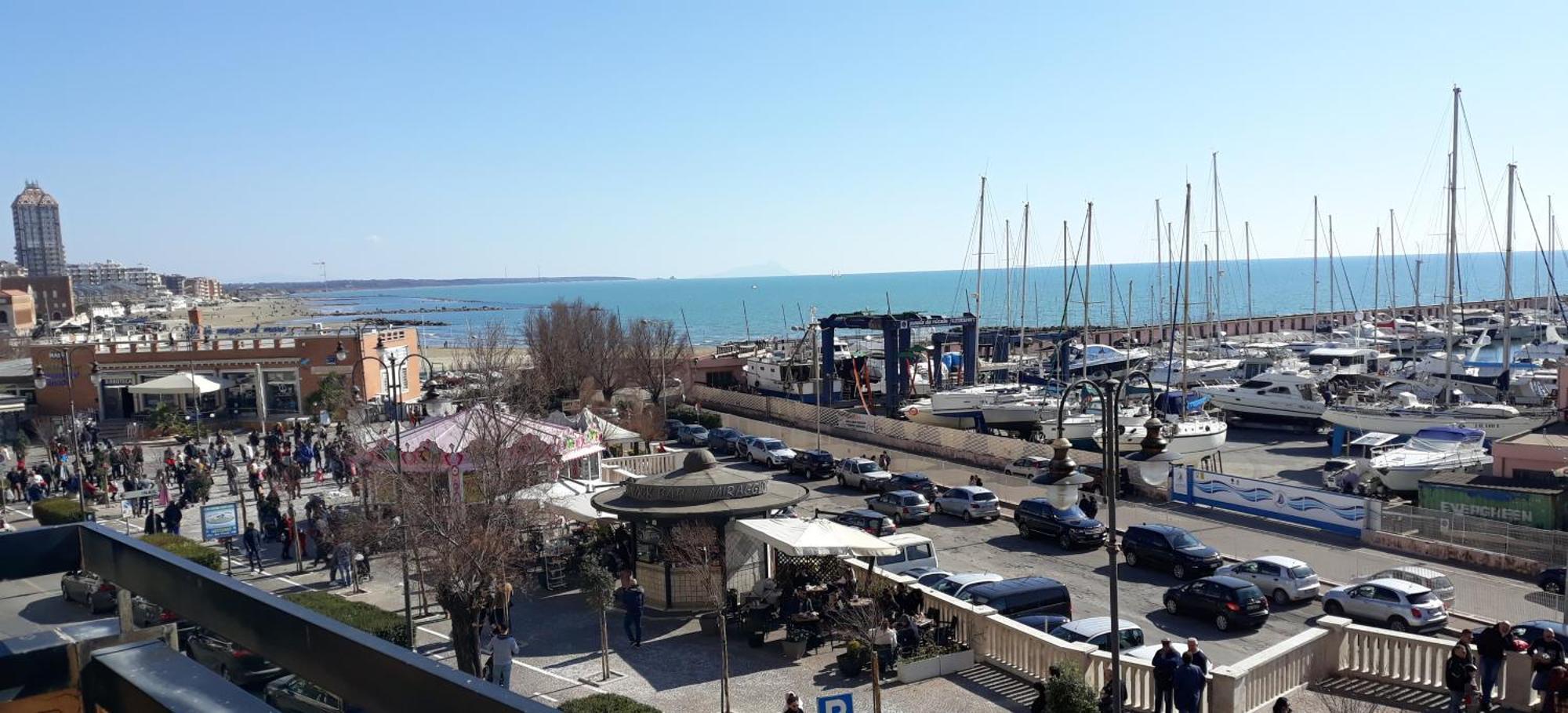 Spazioso Appartamento Sul Lungomare Di Nettuno Eksteriør billede